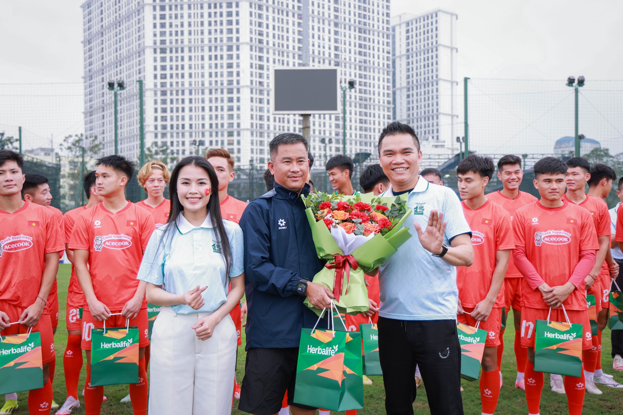 Herbalife luôn cam kết mạnh mẽ đối với sức khỏe và thể chất thông qua các sản phẩm dinh dưỡng chất lượng